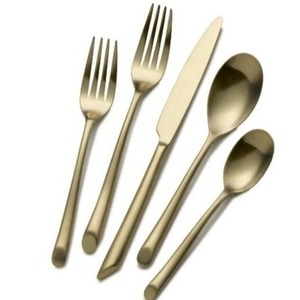 Ensemble d'argenterie dorée finition mate, compatible lave-vaisselle, en acier inoxydable, pour événements de mariage - Product Image 1
