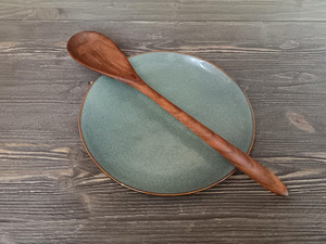 Cuchara de cocina universal de nogal tallada a mano por B H Brothers - Product Image 2