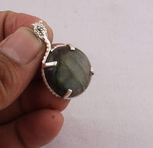Colgante Redondo de Labradorita Hecho a Mano con Engaste de Plata de Ley 925, Estilo Bohemio Vintage, Piedra Brillante en Forma de Lágrima, Collar de 18 Pulgadas - Product Image 4