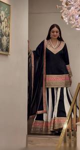 Ensemble indien pakistanais noir et blanc, haut long brodé, dupatta en dentelle, jupe imprimée, tenue de fête de mariage - Product Image 3