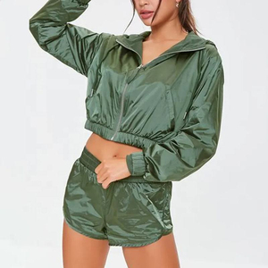 Survêtements pour femmes avec logo personnalisé, coupe-vent en nylon de haute qualité, haut court zippé, ensembles de jogging légers pour femmes - Product Image 1