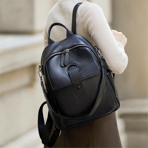 Sac à dos en cuir de chèvre pour femme, grande capacité, élégant et structuré, conçu pour les trajets quotidiens, les voyages et un usage professionnel - Product Image 5