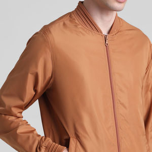 Chaquetas Bomber de Invierno para Hombre de Alta Calidad con Cuello Alto y Logotipo Frontal Personalizable, Tela de Lona, Estilo Urbano - Product Image 4