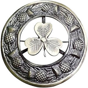Broche écossaise Shamrock Kilt Fly Plaid entourée de motifs de girofles complexes, chromée argentée, 3 pouces, vente en gros - Product Image 2