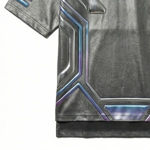 T-shirt urbain métallique premium, mode streetwear décontractée pour hommes, chemise brillante de luxe, Europe, États-Unis, MALUZA INDUSTRIES - Product Image 2