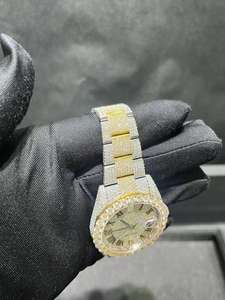 Montre mécanique en acier inoxydable bicolore avec cadran romain et fenêtre de date, sertie de moissanite VVS – Montre de luxe unisexe style Hip Hop - Product Image 5