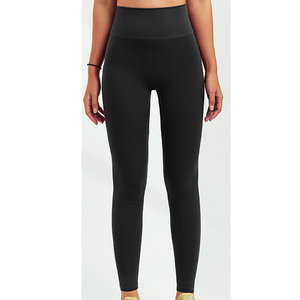 Leggings de yoga pour femmes, taille haute, sans couture, longueur intégrale, couleur noire unie, en spandex et nylon, avec taille élastique - Product Image 1