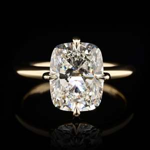 Bague de fiançailles solitaire de luxe haut de gamme en platine 950 avec diamant de laboratoire taille coussin de 3 carats couleur E, certifiée IGI, diamants remplis - Product Image 1