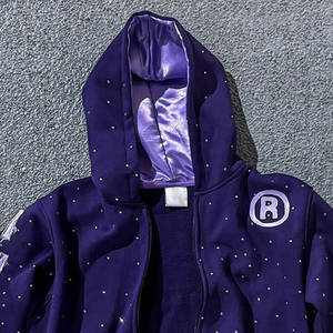 Sudadera con Capucha Personalizada con Logotipo Bordado, 100% Algodón, Estilo Vintage Lavado, Efecto Desteñido, Apliques y Pedrería para Hombre - Product Image 4