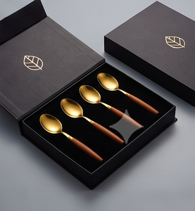 Juego de cucharas de acero inoxidable dorado con mango de madera, diseño minimalista, apto para lavavajillas, para regalo y uso en hoteles. - Product Image 4