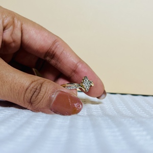 Anillo de Diamantes de Oro Amarillo de 18K para Mujer, Corte Brillante Redondo en Forma de Cometa, con Piedras Laterales, Estilo Clásico, Regalo de Boda - Product Image 2