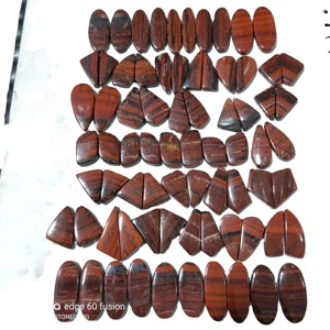 พลอยตาเสือธรรมชาติคุณภาพสูง รับรองโดยผู้เชี่ยวชาญจากภายนอก รูปทรงคาโบชองแบบคละขนาด 10-25 มม. น้ำหนัก 3-5 กรัม KHUSHI GEMS - Product Image 3