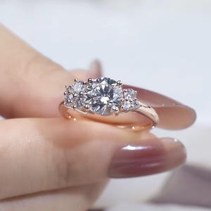 แหวนหมั้นเพชรทรงกลมเจียระไนแบบบริลเลียนท์ น้ำหนัก 1-3 กะรัต ทองคำ 18K สีโรสโกลด์ สำหรับทุกเพศ ได้รับการรับรองจาก IGI เพชรเพาะเลี้ยงในห้องปฏิบัติการ สไตล์คลาสสิก - Product Image 1