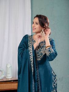 Elegante Traje Sharara Étnico con Mangas Largas, Bordado y Dupatta con Borde de Encaje - Product Image 4