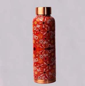 Botella de Agua de Cobre con Diseño de Flor de Magnolia y Perla sobre Fondo Acuático, Reutilizable para Hogar, Oficina y Viajes - Product Image 2