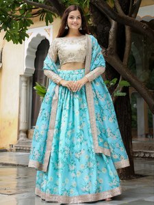 Robe de demoiselle d'honneur en satin à imprimé floral avec chemisier brodé et dupatta, coupe trapèze, longueur ras du sol, manches longues, col rond, taille naturelle - Product Image 2