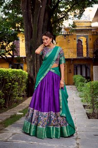 Nueva y Hermosa Colección de Lehenga Choli de Seda Tussar para Mujer, Largo hasta el Suelo, con Estampado y Trabajo en Foil - Product Image 2