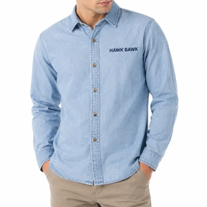Camisa de hombre personalizada de tela chambray con botones, tela suave de algodón, logotipo personalizado, ajuste cómodo, costuras premium. - Product Image 4