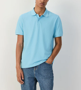 บริการ OEM เสื้อโปโลผู้ชายคุณภาพพรีเมียม สีพื้นเรียบ โลโก้สั่งทำได้ ผ้าคอตตอน 50% / โพลีเอสเตอร์ 50% 220 GSM ขั้นต่ำในการสั่งซื้อน้อย - Product Image 2