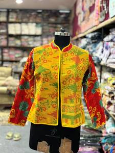 เสื้อแจ็คเก็ตผ้าส่าหรีงานแฮนด์เมดแบบควิลท์สั้น ลายดอกไม้โบฮีเมียน ผ้าฝ้าย 100% ระบายอากาศได้ดี คอตั้ง สไตล์วายทูเค สำหรับฤดูหนาว สไตล์ชาติพันธุ์ - Product Image 2