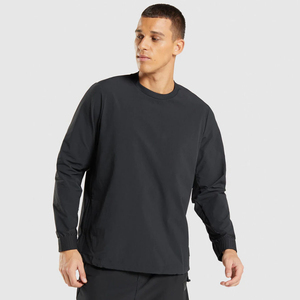 Pull-over Performance Techwear pour homme - Haut d'entraînement léger et résistant au vent à manches longues avec poignets côtelés en noir jais - Product Image 3