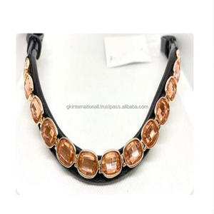 Produits pour chevaux équestres Bandeau pour sourcils en cuir noir anglais fabriqué avec de grands cristaux et pierres précieuses en or rose de créateur - Product Image 1