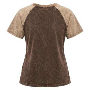 Camiseta elegante para mujer con lavado ácido, textura suave, estructura cómoda y diseño moderno. - Product Image 4