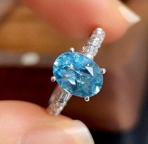 Bague artisanale Santa Maria en aquamarine pavée d'or blanc 18 carats, bijoux de luxe pour fiançailles et mariage, cadeau élégant pour femme - Product Image 1
