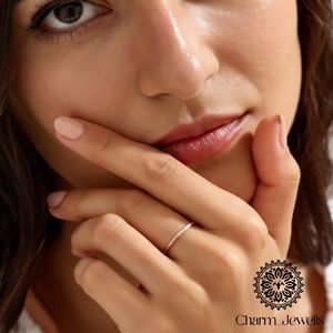 Anillo de Compromiso Minimalista de Plata con Moissanita Corte Cojín y Engaste de Garras, Certificado IGI, Unisex, para Uso Diario - Product Image 6