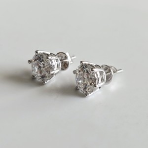 Boucles d'oreilles solitaires de luxe en platine 950 avec diamant de laboratoire VVS de 1 carat couleur E, sertissage couronne, certifiées IGI - Product Image 1