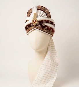 Turbante de Terciopelo Borgoña de Lujo para Novio con Bordado Zardozi Dorado, Pagri Tradicional para Boda India, Estilo Maharajah Safa para Novio - Product Image 5