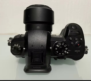 กล้องดิจิตอลมิเรอร์เลส GH5 พร้อมหน้าจอสัมผัสแบบพับได้ (2"-3") วิดีโอ 4K เซ็นเซอร์ CMOS แบตเตอรี่ลิเธียม การ์ด SD - Product Image 1