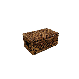 Caja de Almacenamiento Rectangular Tejida de Jacinto de Agua con Tapa, Diseño Clásico del Sudeste Asiático, Capacidad de 3-6L, Multifuncional para Ropa - Product Image 1