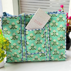 Bolsa de Mano Reutilizable Ligera Acolchada de Algodón con Estampado Floral Rojo Hecha a Mano para Mujer, para Oficina, Compras, Viajes, Uso Diario, Ecológica - Product Image 1