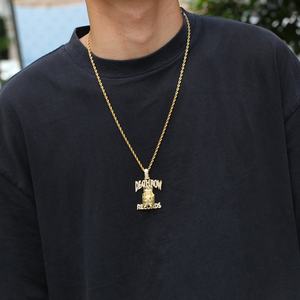Colgante Unisex de Plata 925 y Oro 10K con Moissanita Personalizada, Diseño Nuevo de Deathrow Records, Joyería de Lujo con Corte Brillante - Product Image 4