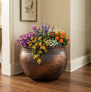 Pot de fleurs en métal martelé rustique, style vintage, pour plantes d'intérieur, design circulaire, finition sculptée à la main - Product Image 1