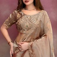 Sari de luxe en or rose avec broderie complète en Zari et sequins, avec découpes et pierres, et blouse non cousue par Royal Export