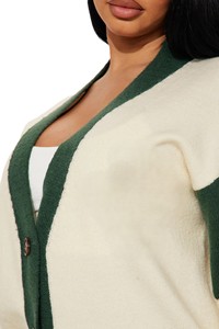 Cardigan vert personnalisé avec logo, col en V, double boutonnage, manches longues, tricoté, décontracté, patchwork, couleurs contrastées - Product Image 3