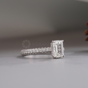 Anillo de Oro Blanco con Diseño Moderno, Anillo con Diamantes Creados en Laboratorio con Corte Baguette, Certificado por IGI con Claridad VVS para Mujer en Venta - Product Image 2