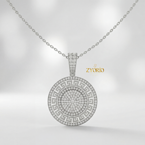 Pendentif de luxe en or avec motif clé grecque et médaillon diamanté pour fiançailles, mariage, anniversaire et fête - Product Image 3