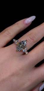 Bague de fiançailles en moissanite de forme marquise avec accents floraux latéraux en or jaune 14 carats, design de joaillerie fine pour cadeau d'anniversaire - Product Image 4
