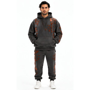 Trajes Deportivos de Chenilla con Bordado de Diseño Moderno, Tela Premium, Corte Relajado - Product Image 1