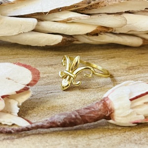 Anillo de latón gótico con flor de lis de estilo moderno para mujer, chapado en oro de 18k, joyería vintage delicada hecha a mano, venta al por mayor/OEM - Product Image 4