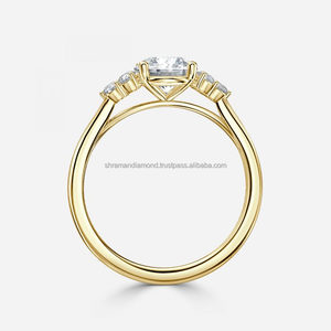 Bijou de promesse et d'anniversaire pour femme en or massif 10K, serti pavé à griffes, avec moissanite taillée et pierres latérales en diamant VVS - Product Image 4