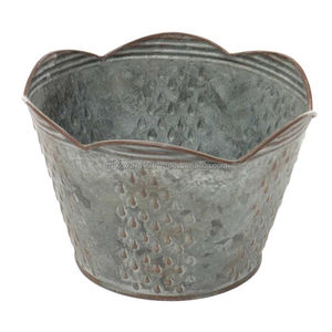 Cubo de maceta de metal galvanizado de tema rural con estampado de retrete encantador para decoración y uso rústico de patios - Product Image 2