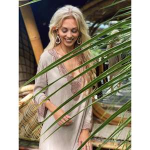 Vestido de playa beige con cuello en V y bordados para mujer, túnica bohemia con mangas, ropa de verano para resort - Product Image 3