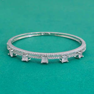 ผู้ส่งออกเครื่องประดับทำมือในอินเดีย กำไลข้อมือแบบเปิดได้ประดับเพชรแบบอเมริกัน ชุบโรเดียม 444049 - Product Image 6