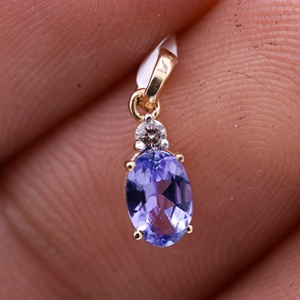 Pendentif Charme pour Femme en Tanzanite Véritable de Haute Qualité, Or Jaune Massif 14 carats, Fait Main, Certifié GIA, Tendance - Product Image 1