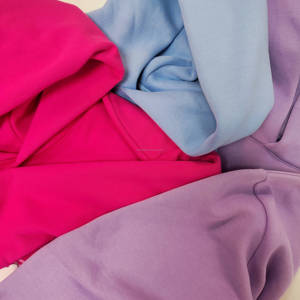 Sudadera con Capucha Juvenil Estilo Urbano - Sudadera de Algodón con Diseño Gráfico para Looks Atrevidos, Eventos Musicales y Uso Diario - Product Image 2