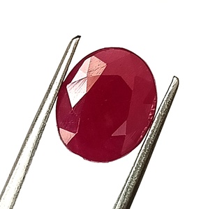 พลอยทับทิมแอฟริกันธรรมชาติทรงรีเจียระไน 4.90 กะรัต - Product Image 4